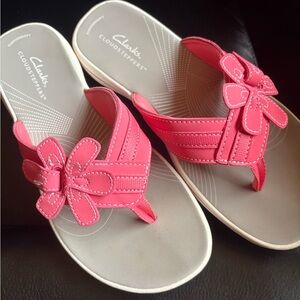 Clarks Women's Bright Pink Cloudstepper Sandals New!!